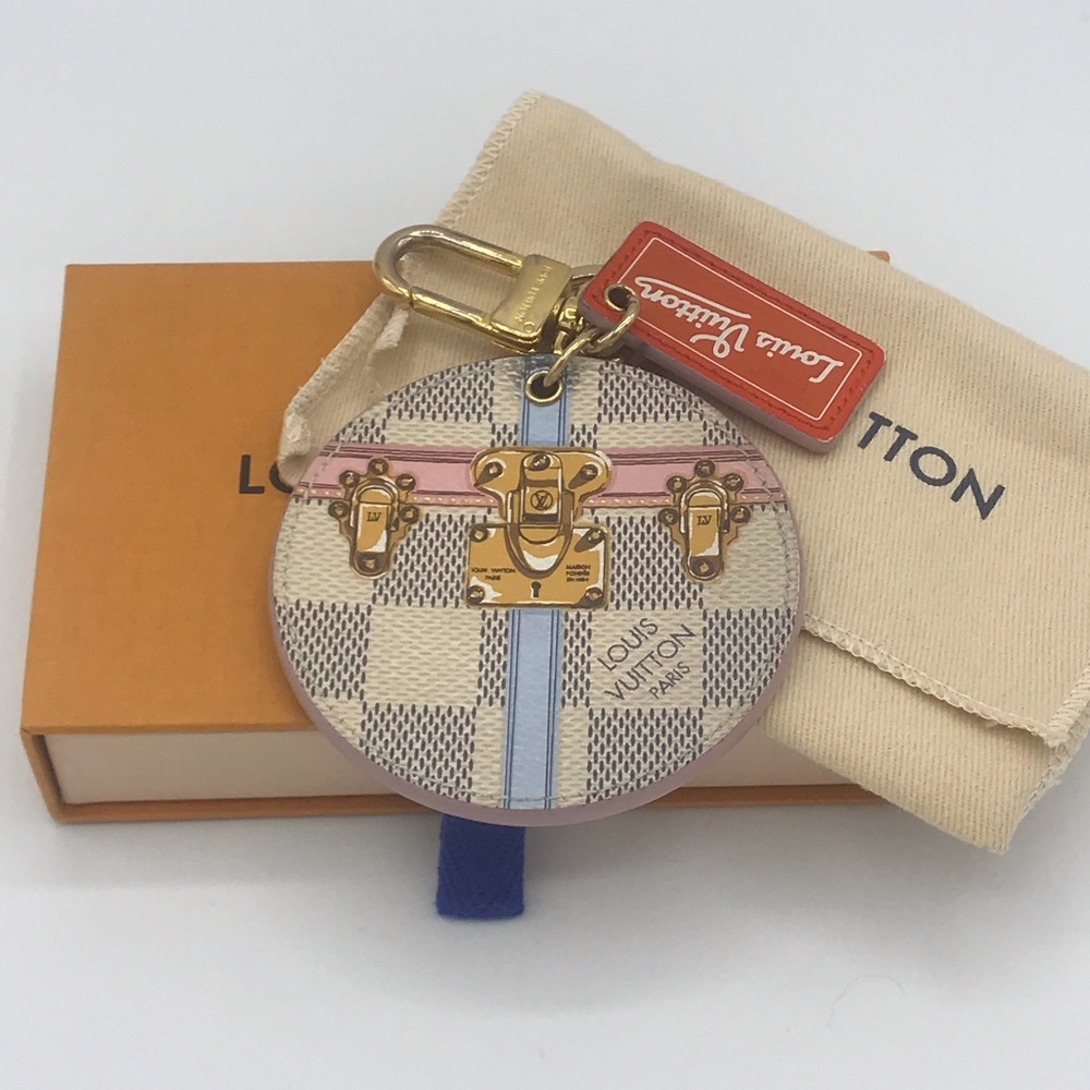Louis Vuitton Checkered Key Holder with Gold and Red Accents - Picture 2 of 16
